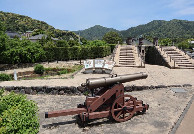 大砲のレプリカが展示