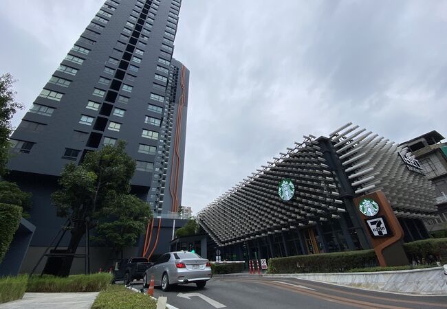 『番茶』で覚えられる駅名....発展目覚ましい「オンヌット駅」の隣なのに、駅の周りはな---んにも...にゃい...（BTSバンチャーク駅／バンコク）