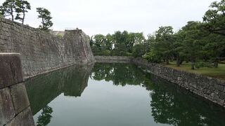 広大な庭園は美しい風景が広がります♪