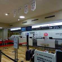 秋田空港JALカウンター