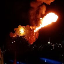 火を吹いてます