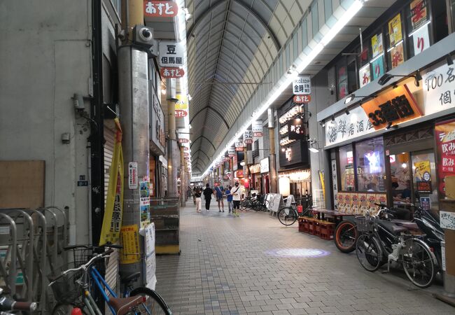 昭和の雰囲気の商店街、歩くだけでも楽しい　