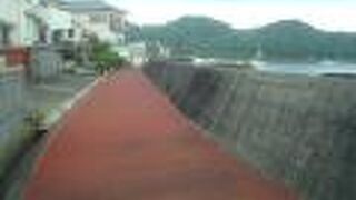 ハリスの小径は舗装された道