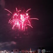 温泉泊のついでにサマーナイト花火を鑑賞。夏休み期間は毎日上げてくれるのが嬉しいです。