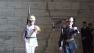 孫文像前で行われる衛兵交替の儀式