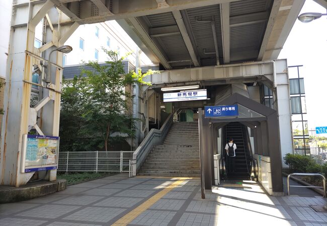 二つの駅を統合してできたホームの長い駅