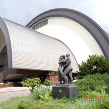 大雪アリーナ前の広場に