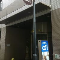 アーケード商店街のなか、入口は横道にありました。