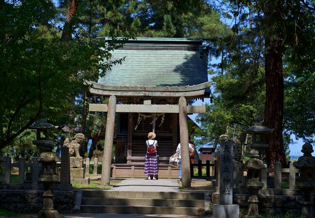 天橋立のほぼ中央に建つ神社