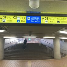 地下通路から駅に戻ります