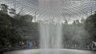 空港直結のショッピングモール