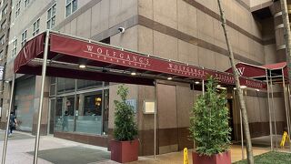 ジューシーな「ポーターハウス・ステーキ」と、まろやかな「クリームド・スピナッチ」