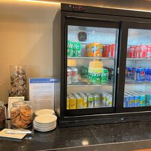 ソフトドリンクやクッキー