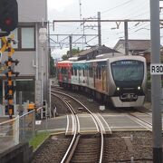 地方鉄道らしからぬ車両が走っています