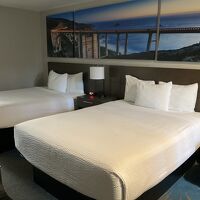 クイーンサイズ。大人4人でもなんとか…