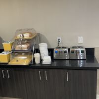 パンも数種類。パンケーキも調理してくれる。