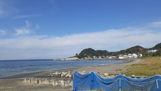 JR富浦駅から西へ徒歩５分強のところに位置する１粒で二度美味しい観光スポット