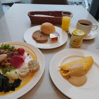 朝食、牡蠣オムレツ