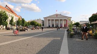 旧市街中心部にある広場