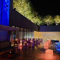 ルーフトップのプール