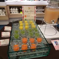 朝食のスムージー各種