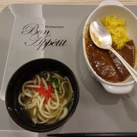 沖縄そばとカレーです