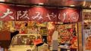 レトロカーが目を惹く