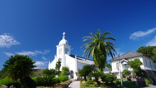 美しい丘の上の教会