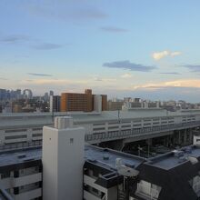 部屋からの眺め　左側奥に新大阪駅がある