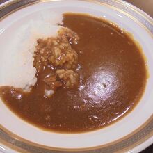 ブッフェ式の朝食　スパイシーな朝カレー