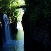 旅行のバンフなポスターなどで有名な真名井の滝