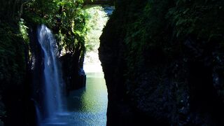 旅行のバンフなポスターなどで有名な真名井の滝