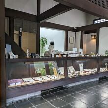 落ち着いた雰囲気の店内