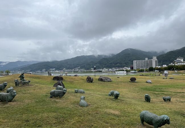 諏訪湖湖畔沿いの公園