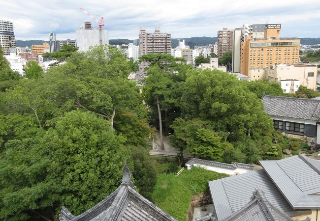 岡崎城を囲む 大きな公園
