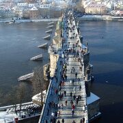 プラハ城と聖人像の絶景が楽しめるカレル橋