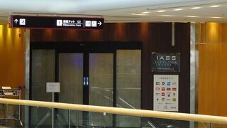 どうしても羽田のラウンジと比べてしまう…。