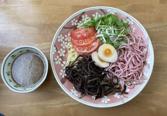 島料理が味わえるお店です。