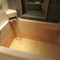 客室備え付きの檜風呂