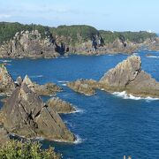 岩と海が作り出す景勝地