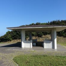 東屋が建っています