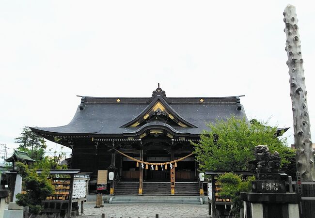 新発田駅から歩いて5分くらいにある諏訪神社