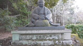 津崎村岡局の銅像