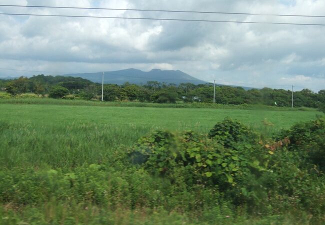 いろんな山が車窓に見えます