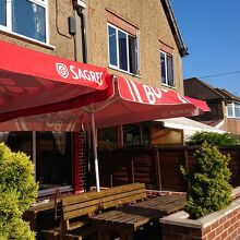 レストランは既に何組か入っていた。これはみっけものかも！