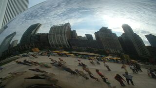 ミシガン湖畔、噴水が上がるミレニアムパーク