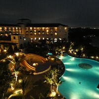 ホテル日航アリビラ夜のプール