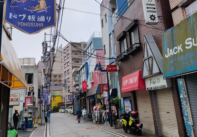 横須賀を代表するメインストリート