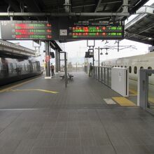 武雄温泉駅の同じホームでお乗換え