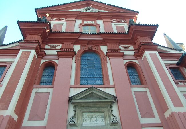 プラハで2番目に古く、プラハ城最古の教会「聖イジー教会」